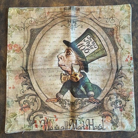 NEW Set of 4 tapestry like vintage look Alice in Wonderland throw pillow covers - Picture 6 of 15